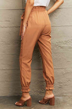 Load image into Gallery viewer, Tie Waist Cropped Pants