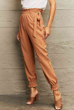Load image into Gallery viewer, Tie Waist Cropped Pants