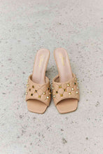 Load image into Gallery viewer, Forever Link Square Toe Quilted Mule Heels in Nude