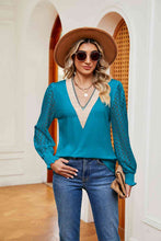 Load image into Gallery viewer, Contrast V-Neck Long Sleeve Blouse