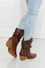 Load image into Gallery viewer, MMShoes Better in Texas Scrunch Cowboy Boots in Brown