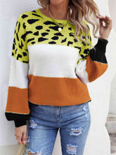 Load image into Gallery viewer, Color Block Round Neck Sweater